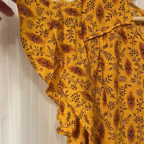 NWOT!! Haute Hippie - Size Medium - Mustard/Gold Color - Flutter Sleeves - Picture 6 of 8